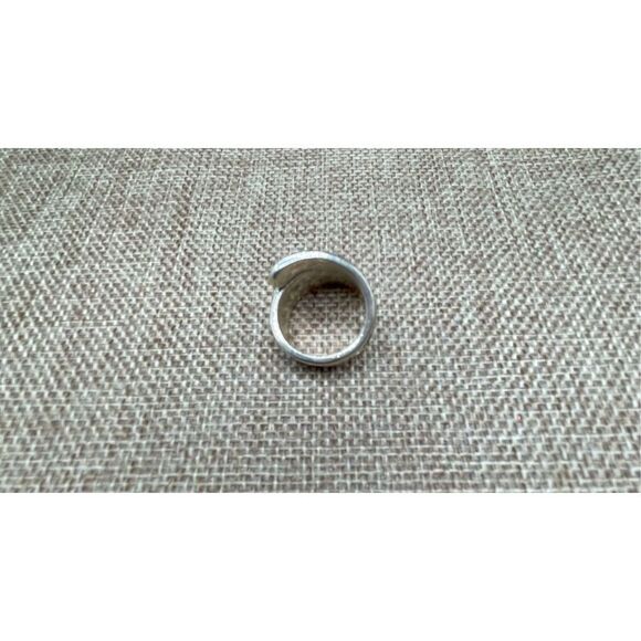 Vintage Spoon Ring Floral Pattern Size 9 Unisex - Picture 8 of 9